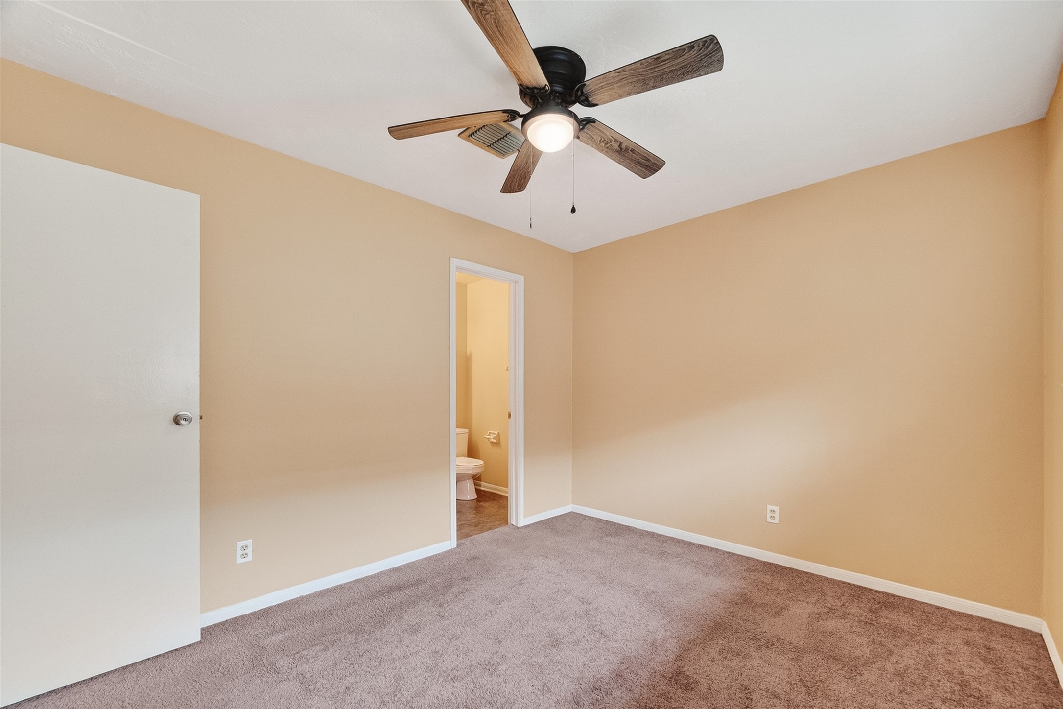 4826 Redfish Reef Drive Bacliff, TX 77518 - Photo 18 of 25 an empty room with chandelier fan