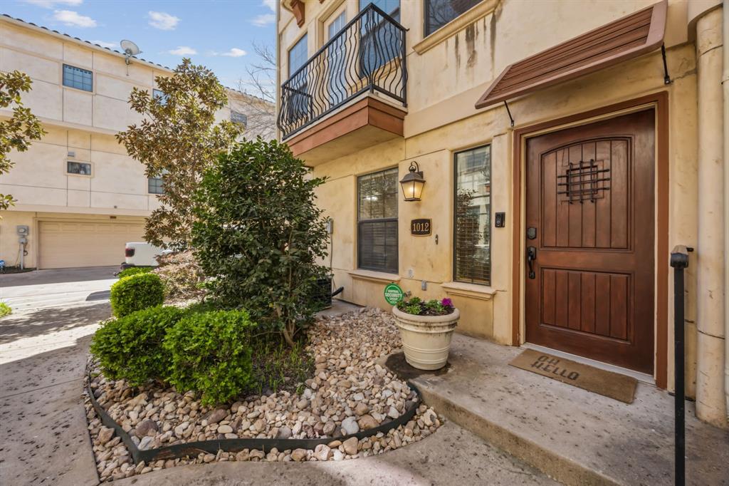 1012 Pavillion Street Dallas, TX 75204 - Photo 23 of 30 Courtyard-facing entry for this inviting corner-unit townhome.