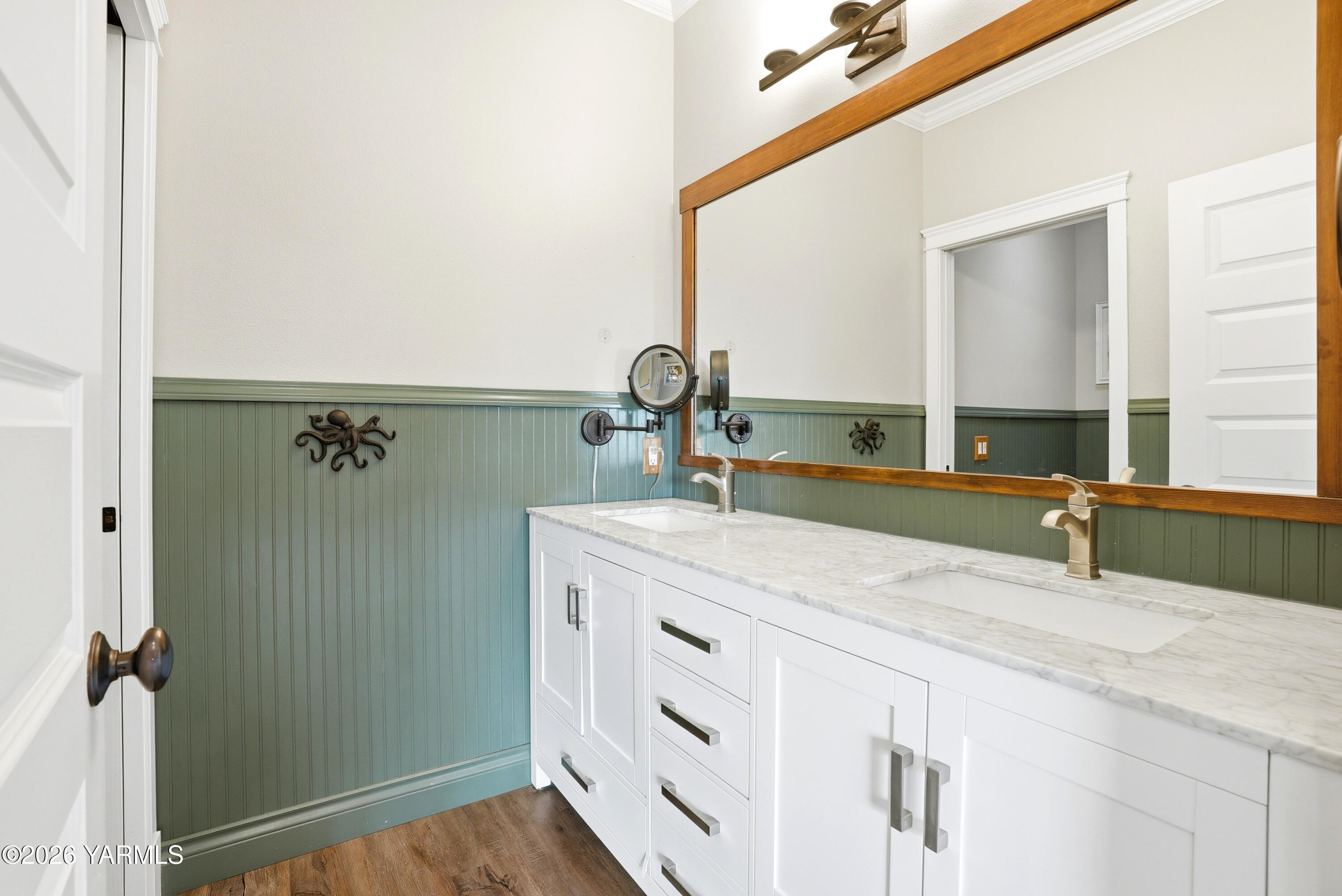230 Albro Road Sunnyside, WA 98944 - Photo 28 of 49 a bathroom with a granite countertop sink and a mirror
