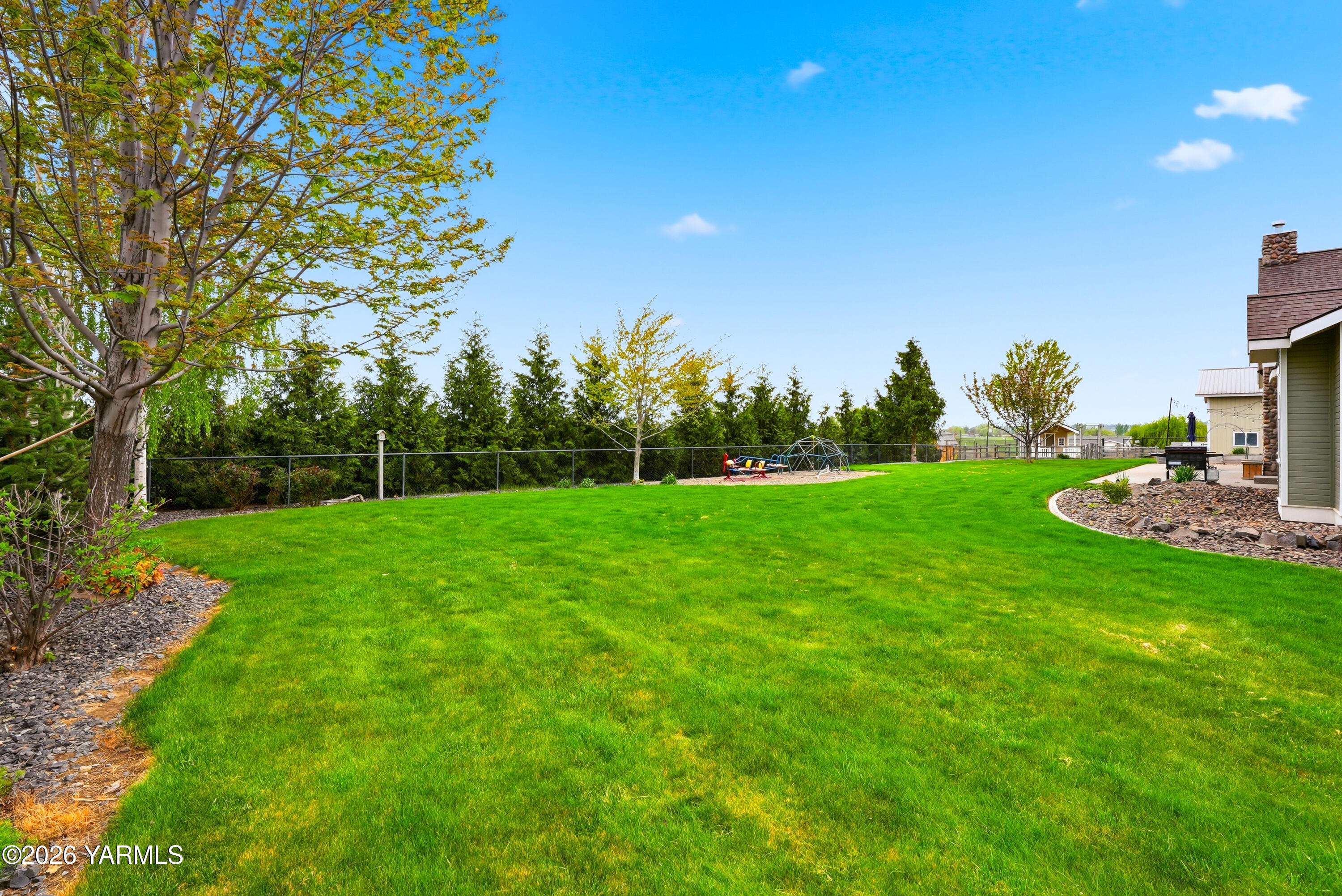 230 Albro Road Sunnyside, WA 98944 - Photo 41 of 49 a view of a garden