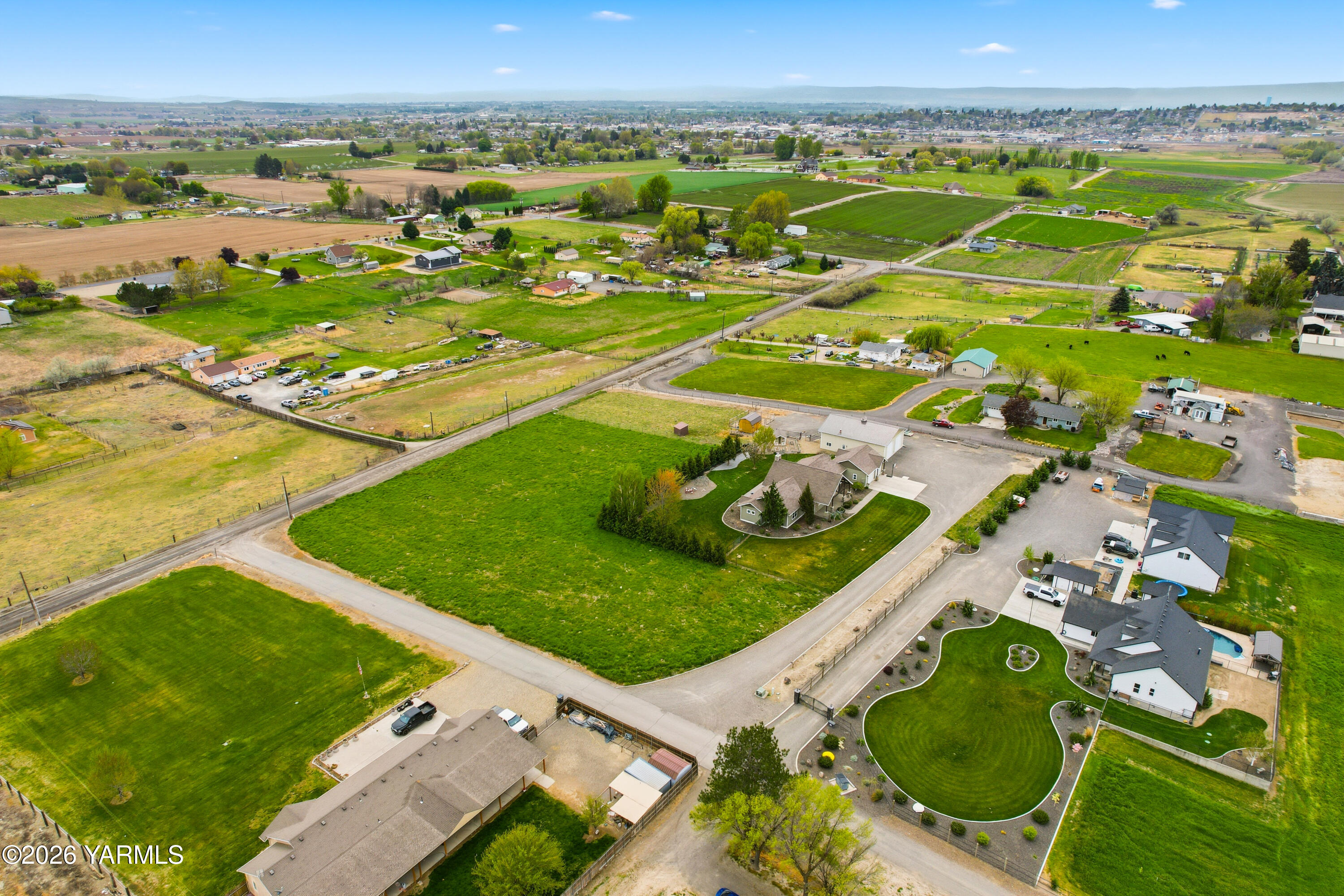 230 Albro Road Sunnyside, WA 98944 - Photo 6 of 49 a view of a city