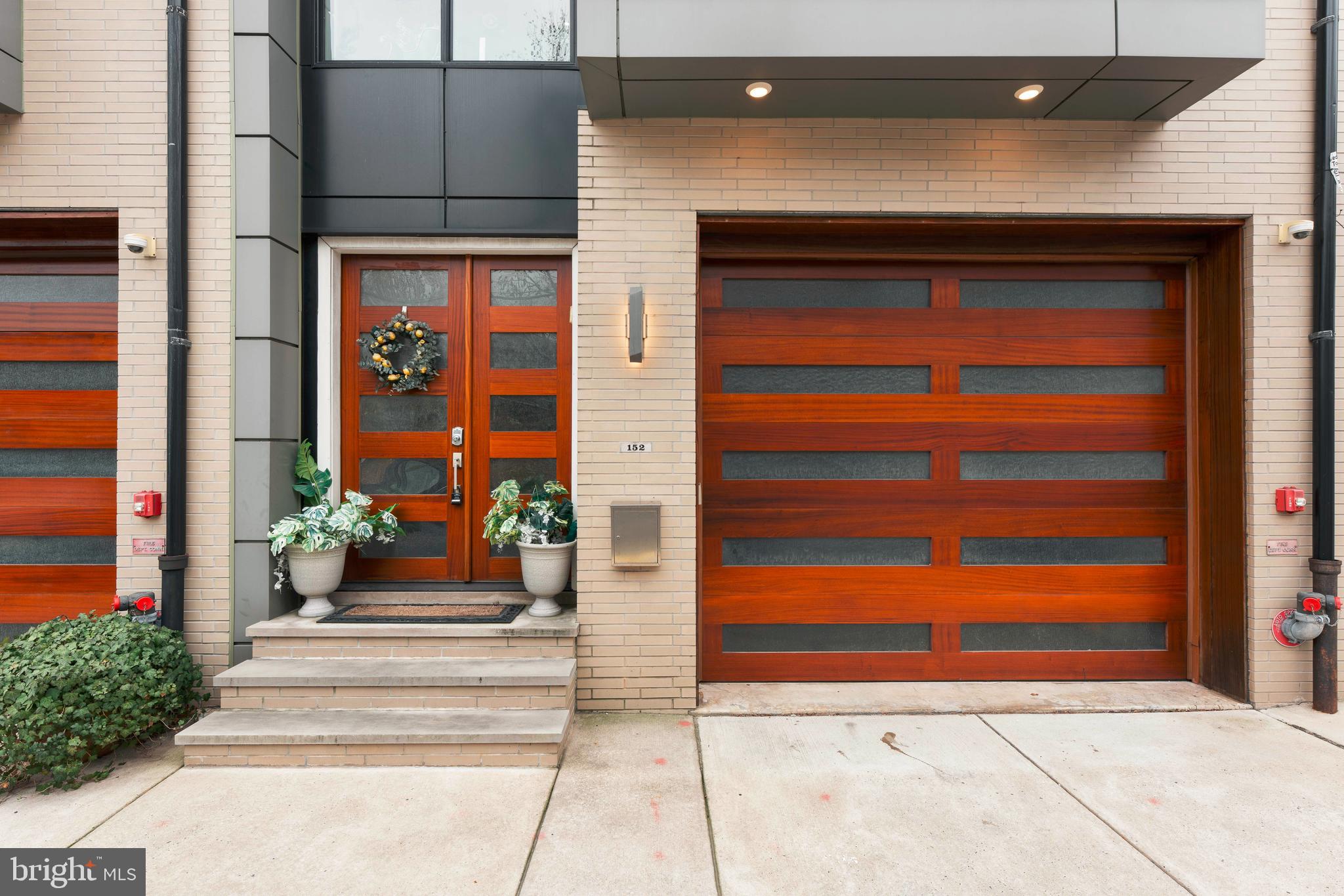 152 Vine Street Philadelphia, PA 19106 - Photo 2 of 53