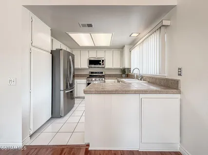 $759,900 | 576 Calle De Las Ovejas, Oak Park, CA 91377