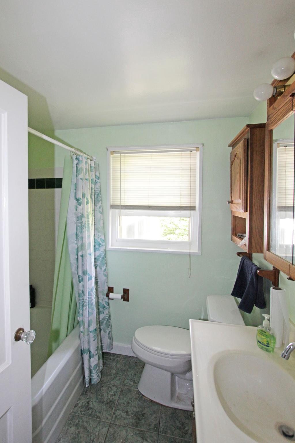 929 Cherry Tree Road Aston, PA 19014 - Photo 12 of 26 Bathroom