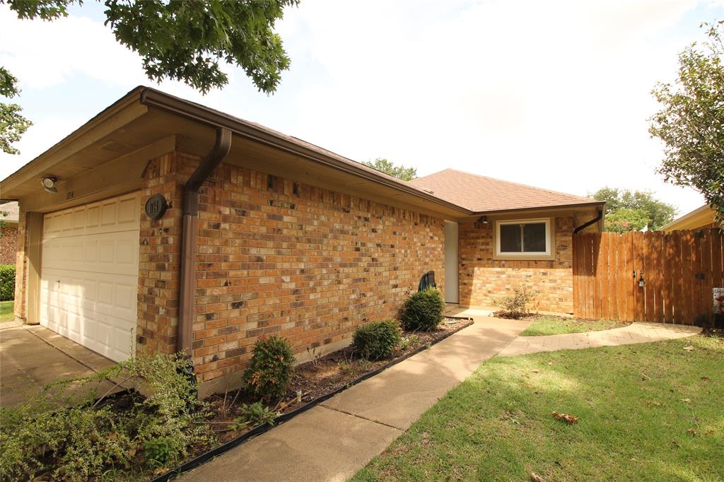 1714 Redbud Lane Euless, TX 76039 - Photo 2 of 23