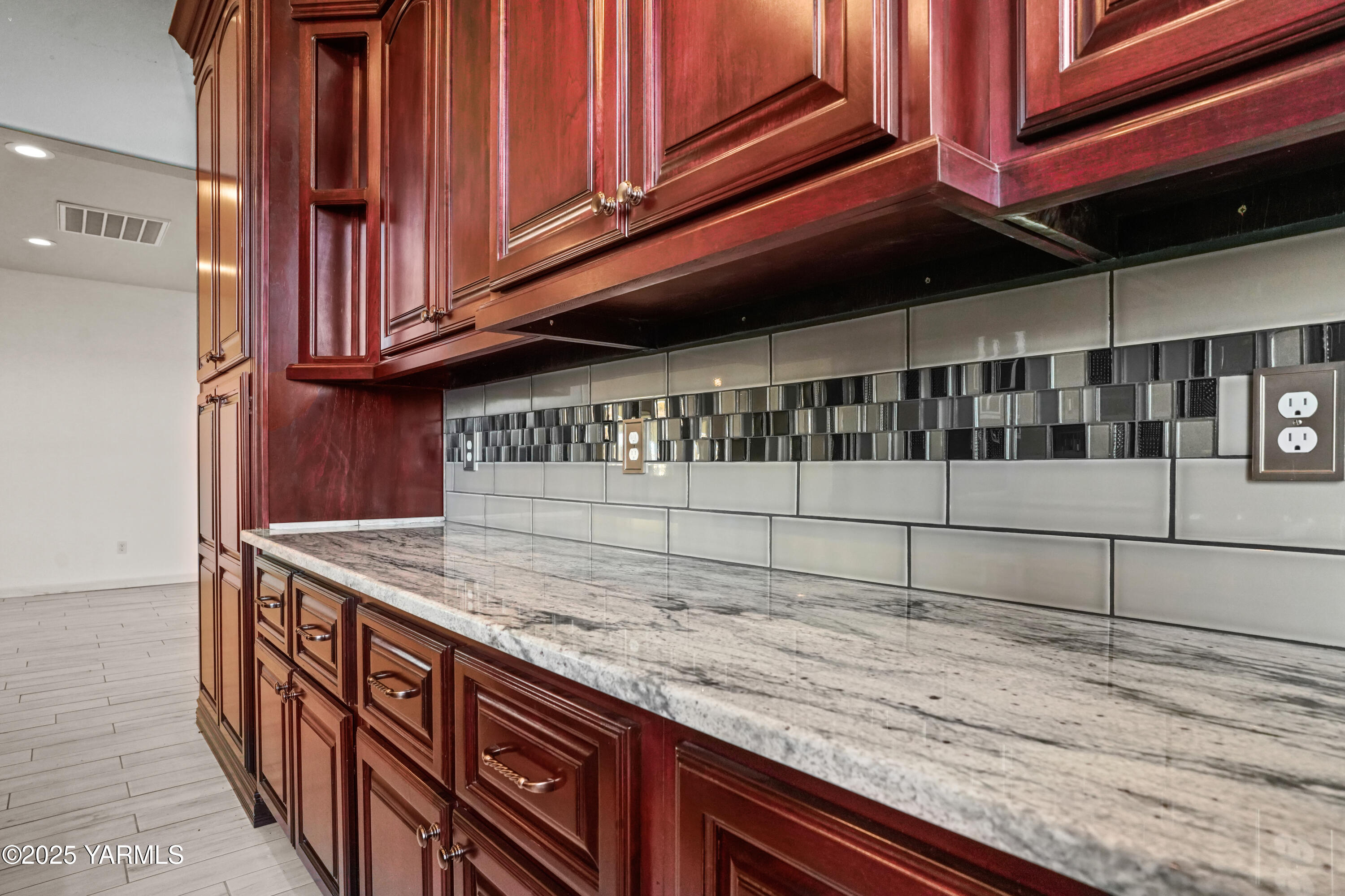 10002 North Wamba Road Prosser, WA 99350 - Photo 14 of 40 a view of a storage & utility room