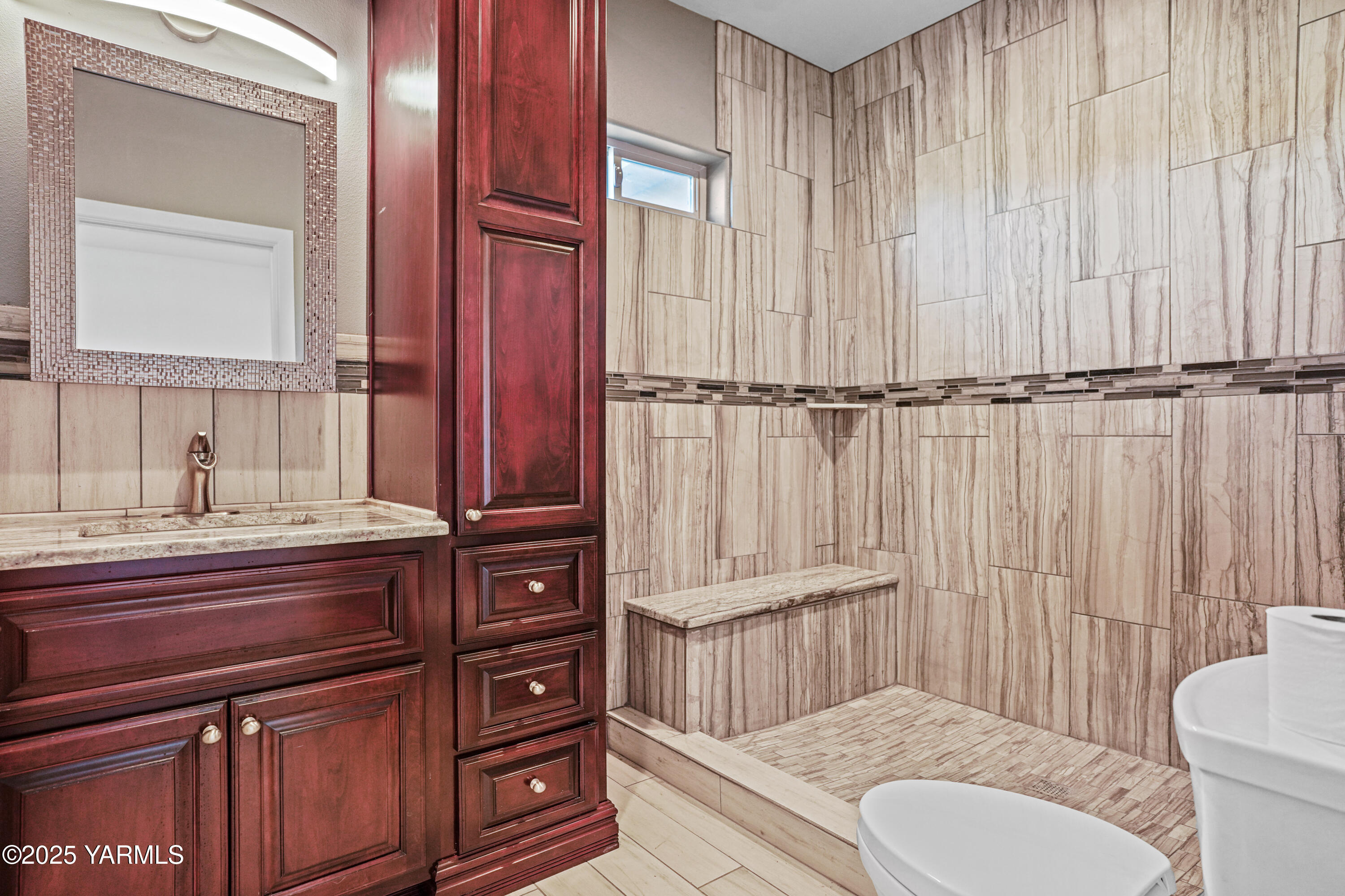 10002 North Wamba Road Prosser, WA 99350 - Photo 21 of 40 a bathroom with a sink a toilet and shower