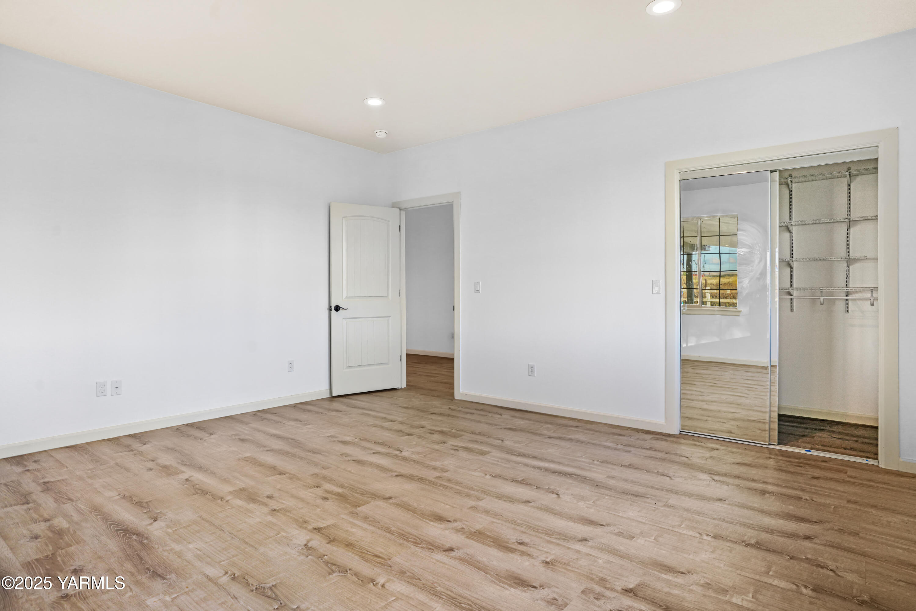 10002 North Wamba Road Prosser, WA 99350 - Photo 24 of 40 wooden floor in an empty room