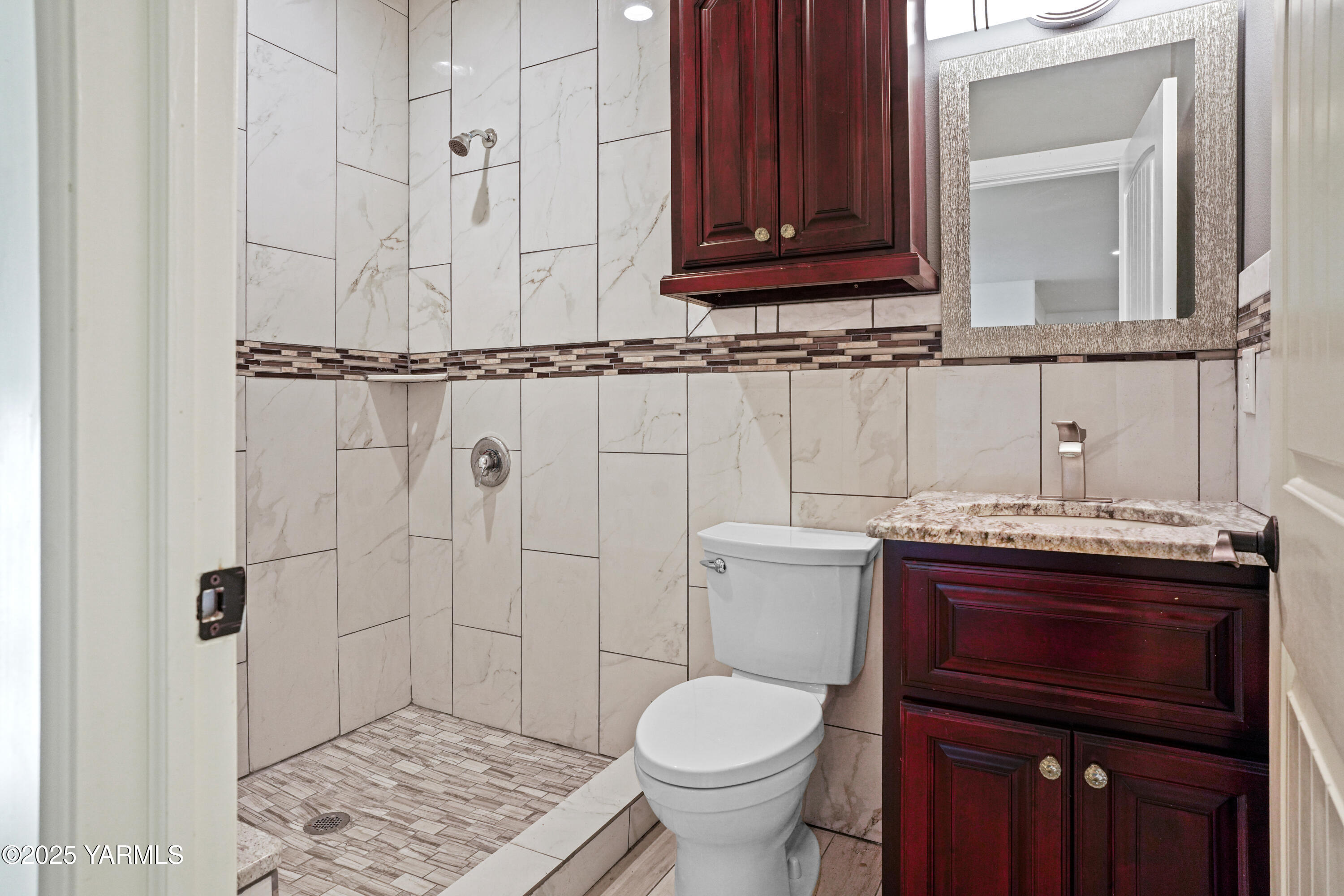 10002 North Wamba Road Prosser, WA 99350 - Photo 28 of 40 a bathroom with a granite countertop toilet sink and mirror