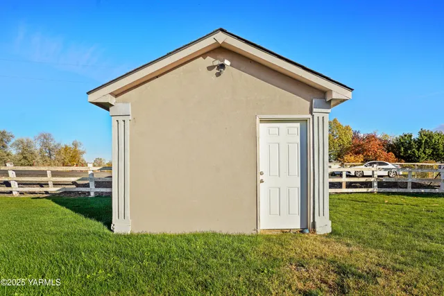 a view of house with backyard