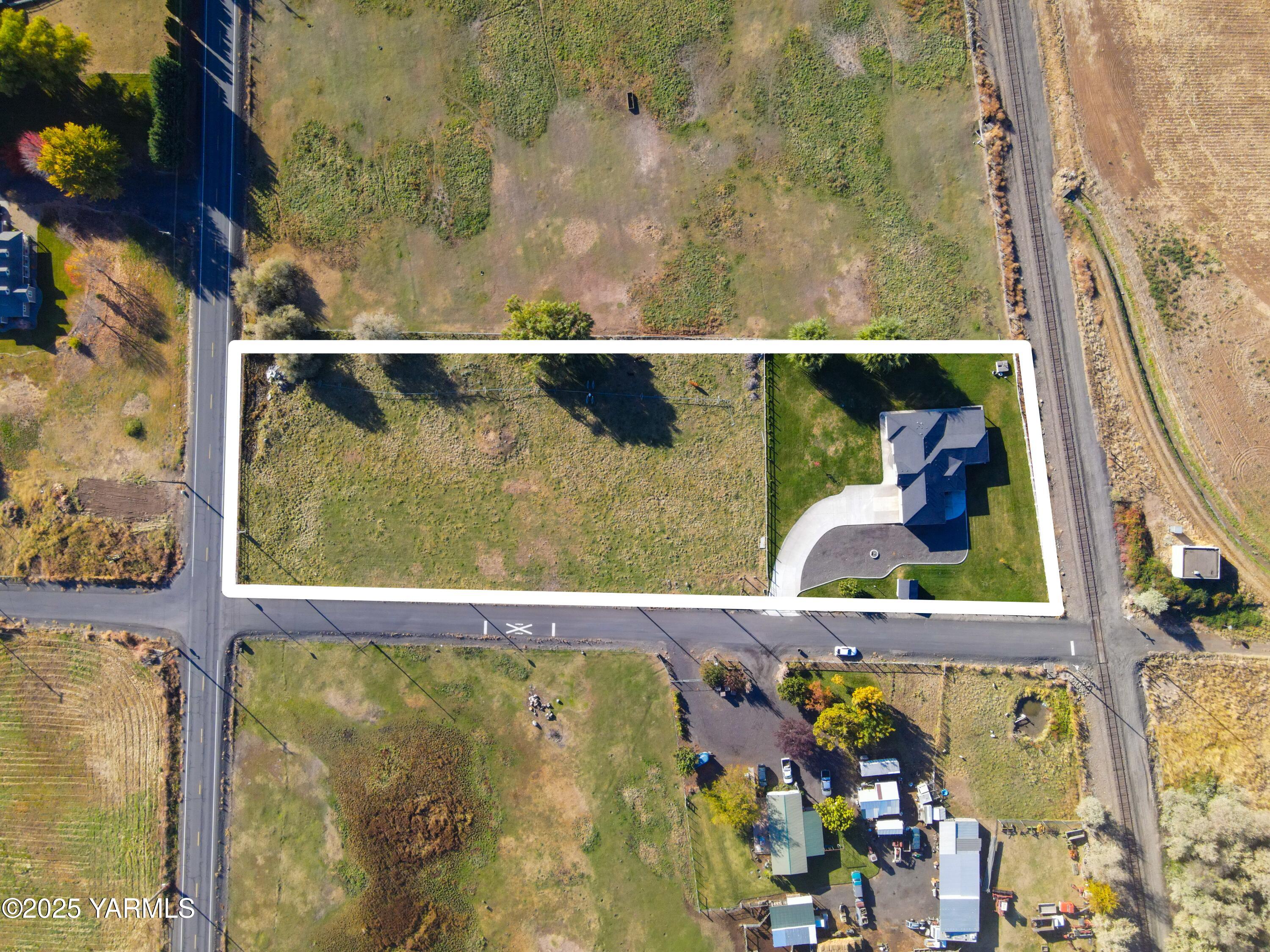 10002 North Wamba Road Prosser, WA 99350 - Photo 37 of 40 a view of swimming pool