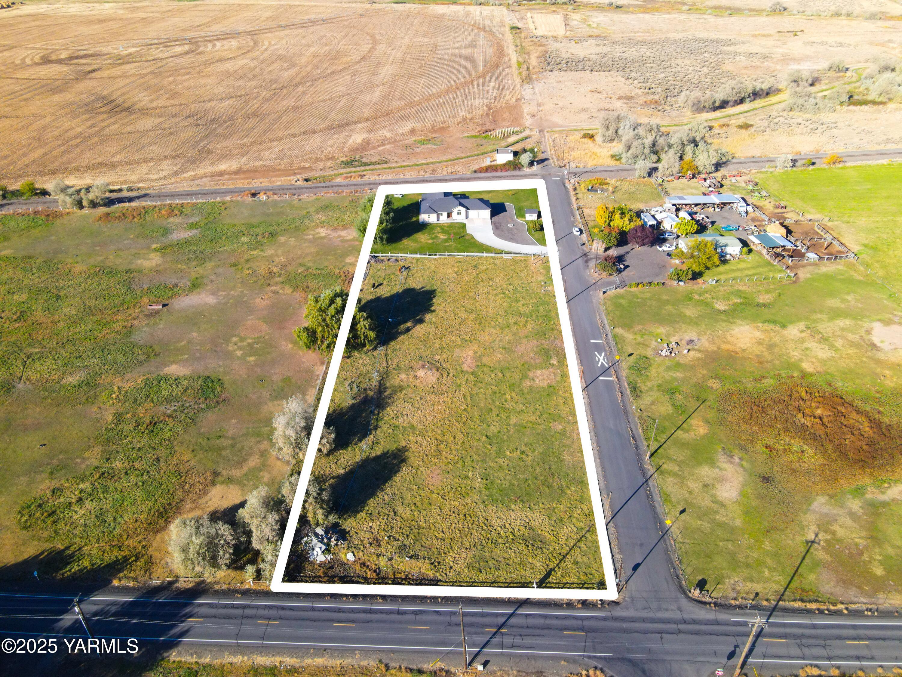 10002 North Wamba Road Prosser, WA 99350 - Photo 38 of 40 a view of swimming pool