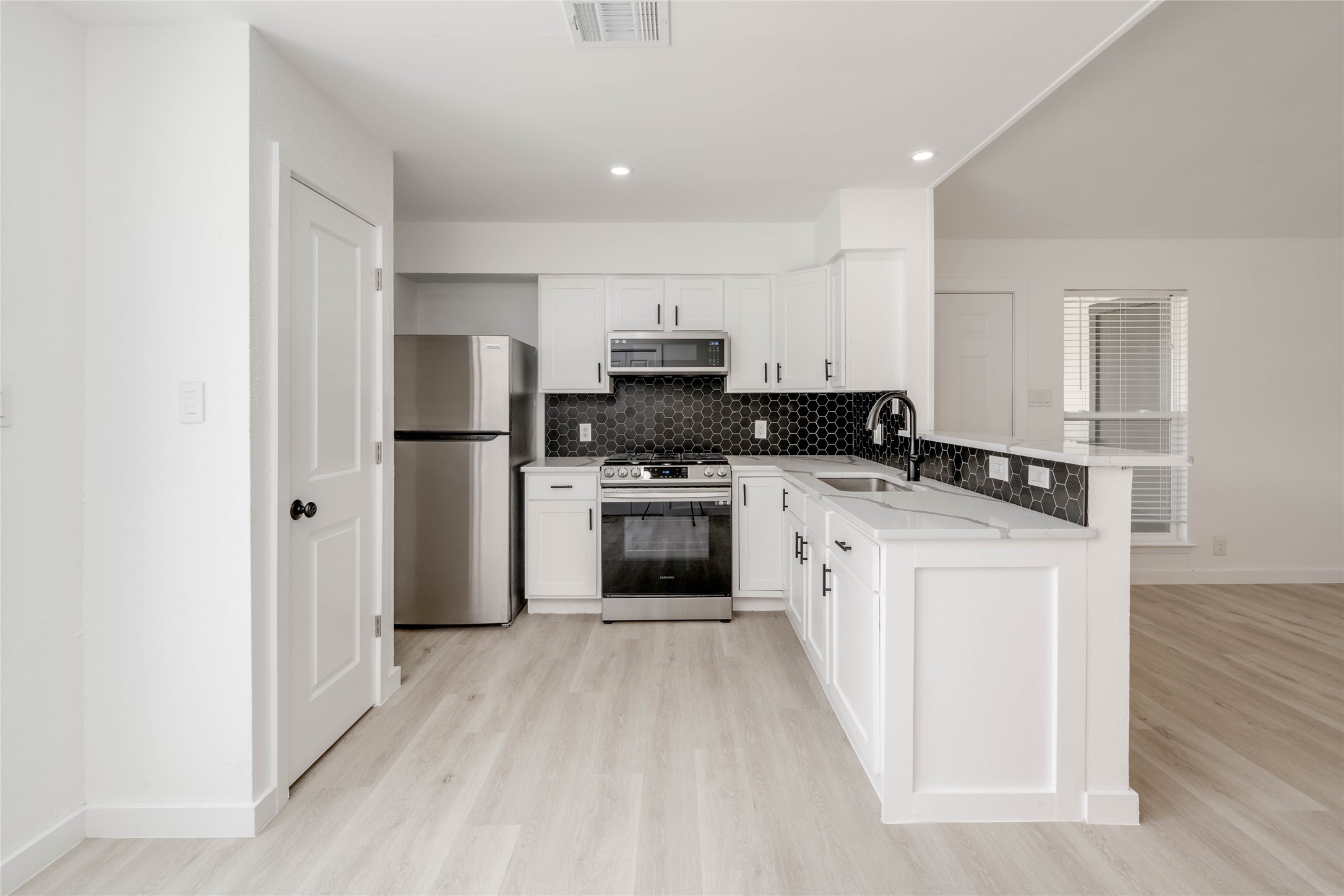 9616 Point Vista Place Austin, TX 78753 - Photo 7 of 28