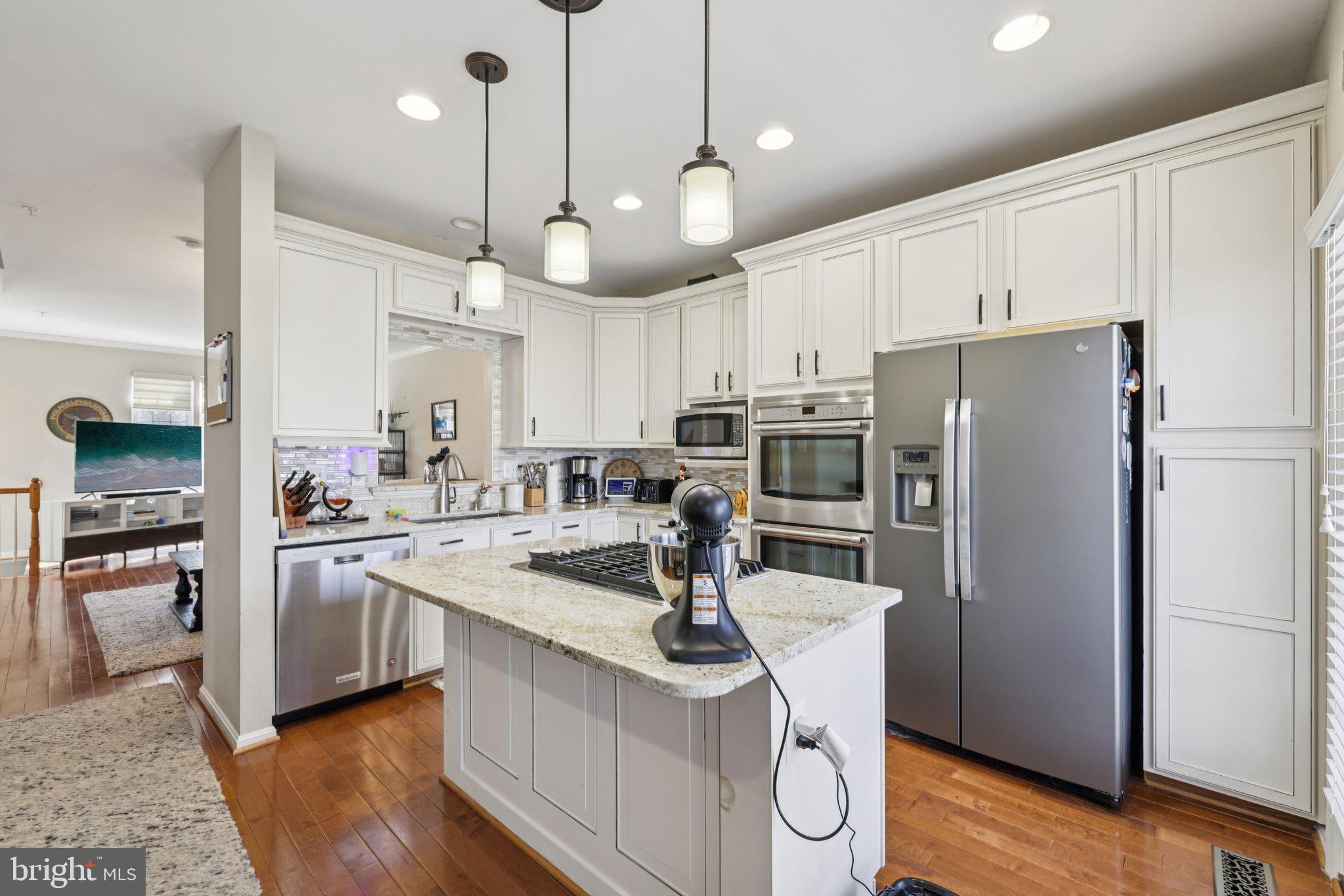 810 Mericrest Way Odenton, MD 21113 - Photo 16 of 37 Main Floor Kitchen