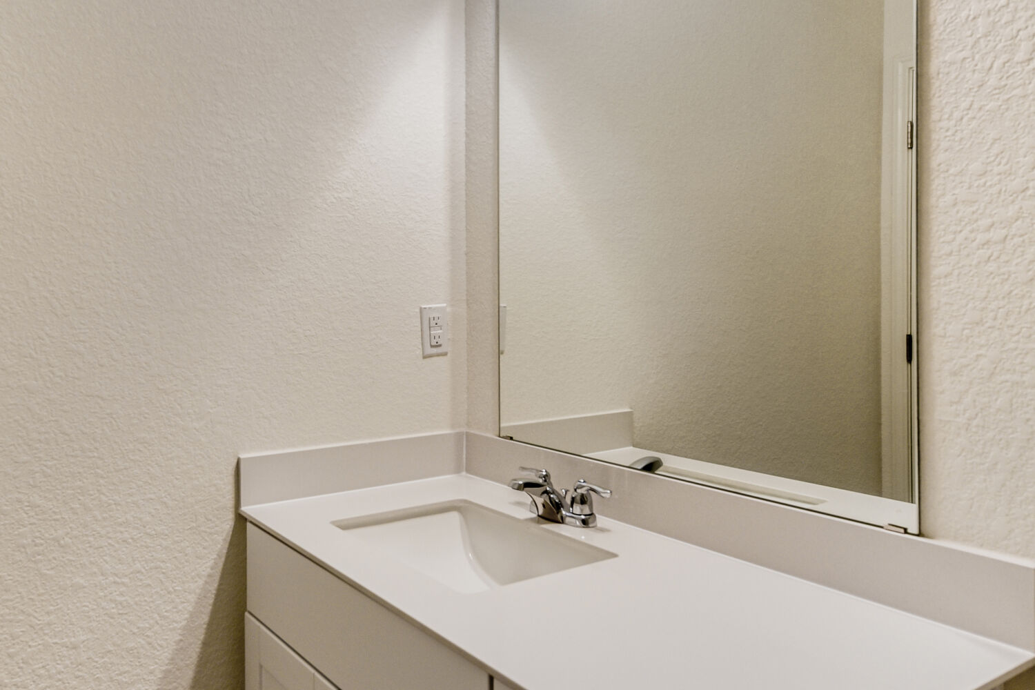 402 Gemsbok Road Hutto, TX 78634 - Photo 15 of 24 Guest bathroom