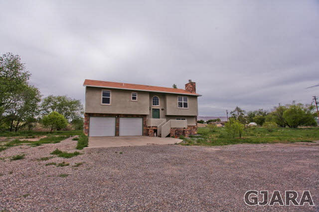 579 29 Road Grand Junction, CO 81501 - Photo 4 of 40 a view of a house with a yard