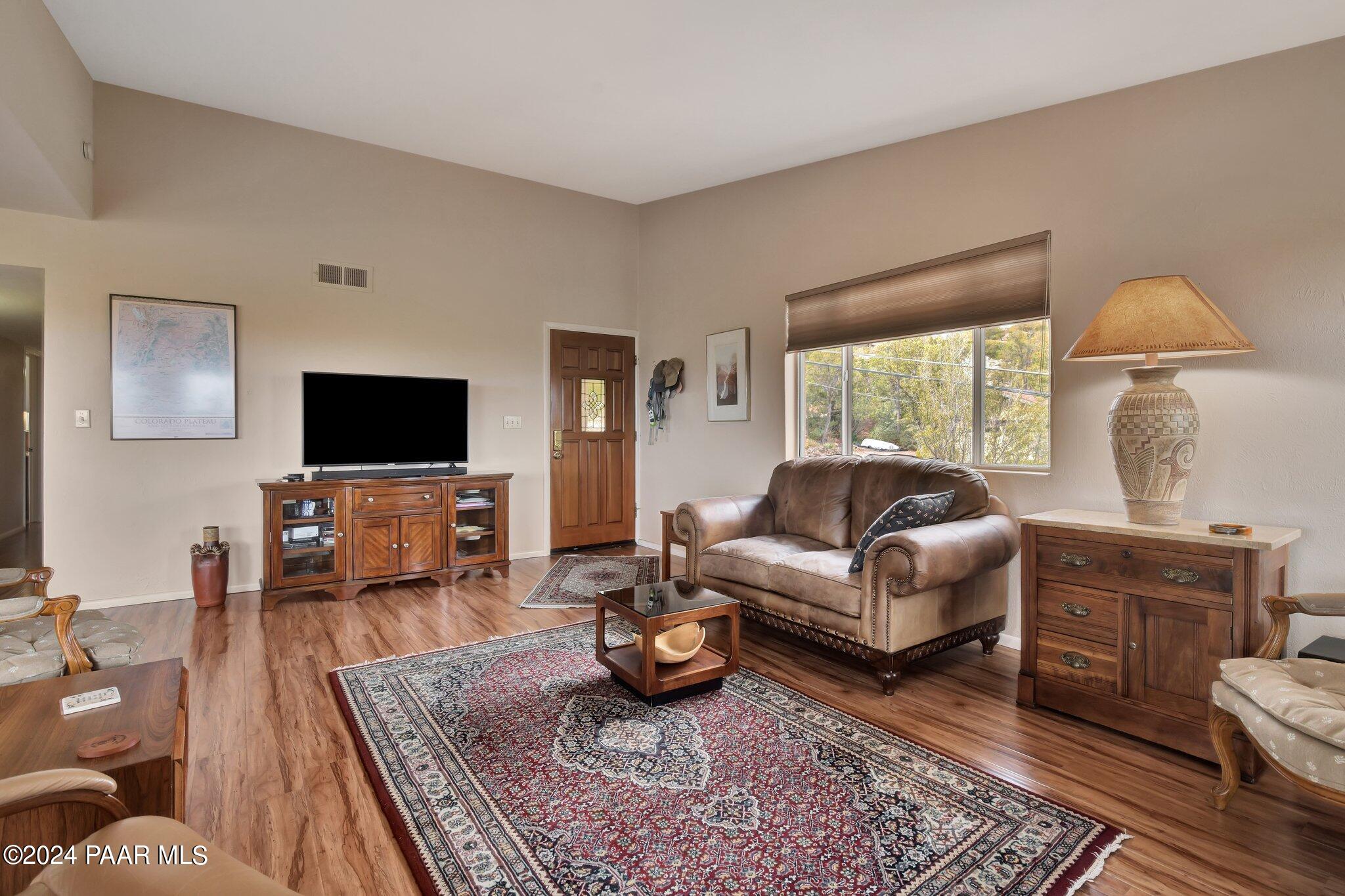 2033 Forest Hills Road Prescott, AZ 86303 - Photo 11 of 44 Living Room
