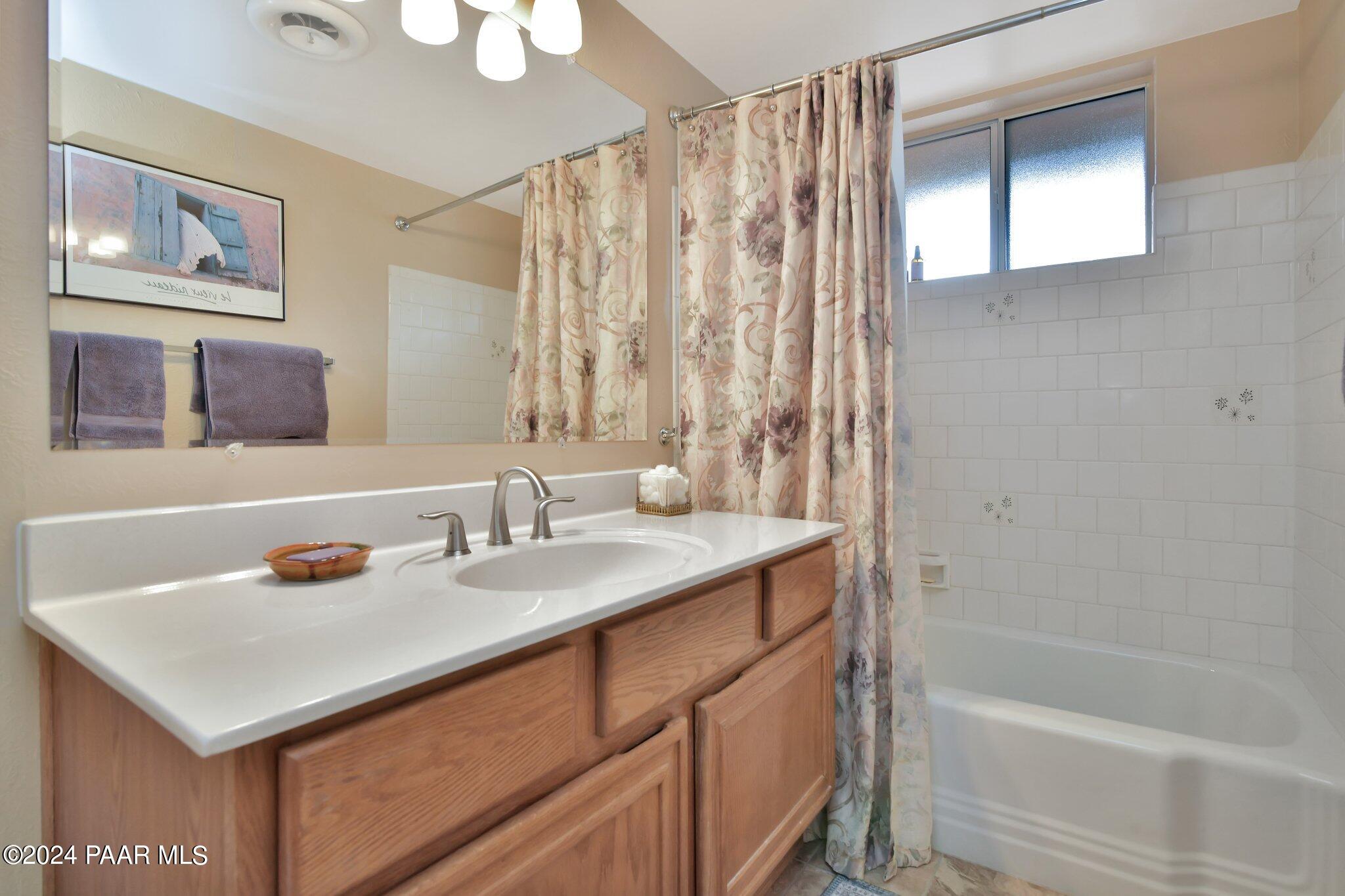 2033 Forest Hills Road Prescott, AZ 86303 - Photo 18 of 44 Guest Hall Bath