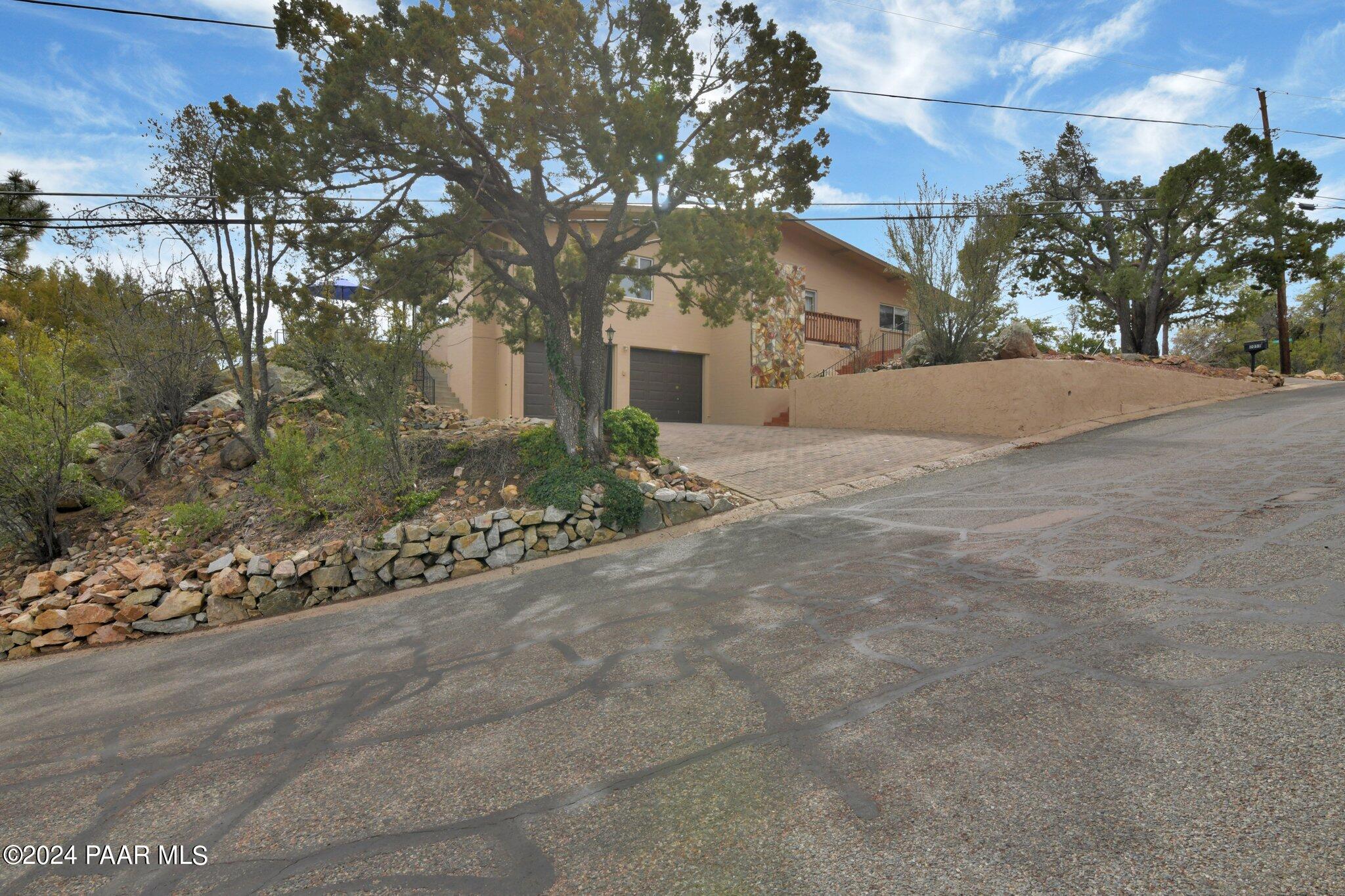 2033 Forest Hills Road Prescott, AZ 86303 - Photo 4 of 44 Garage