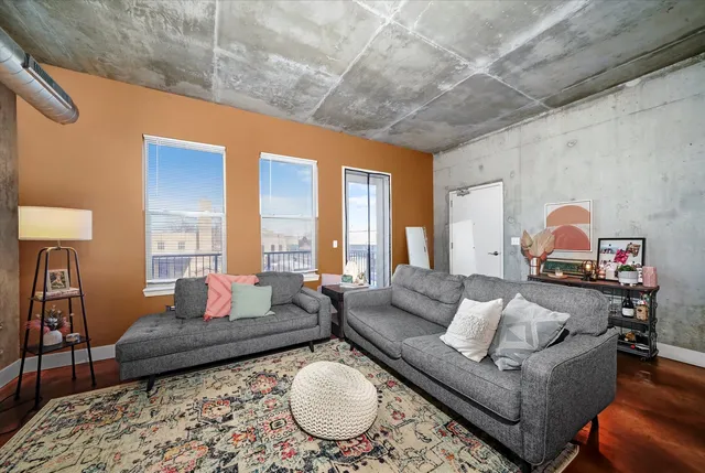 $1,895 | 348 River Street, Unit 3204, Lemont, IL 60439