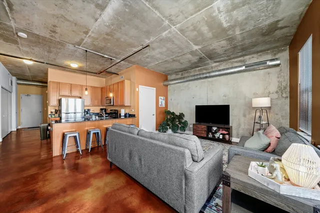 $1,895 | 348 River Street, Unit 3204, Lemont, IL 60439