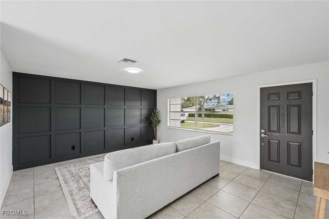 2342 Aldridge Avenue Fort Myers, FL 33907 - Photo 4 of 21 a living room with furniture