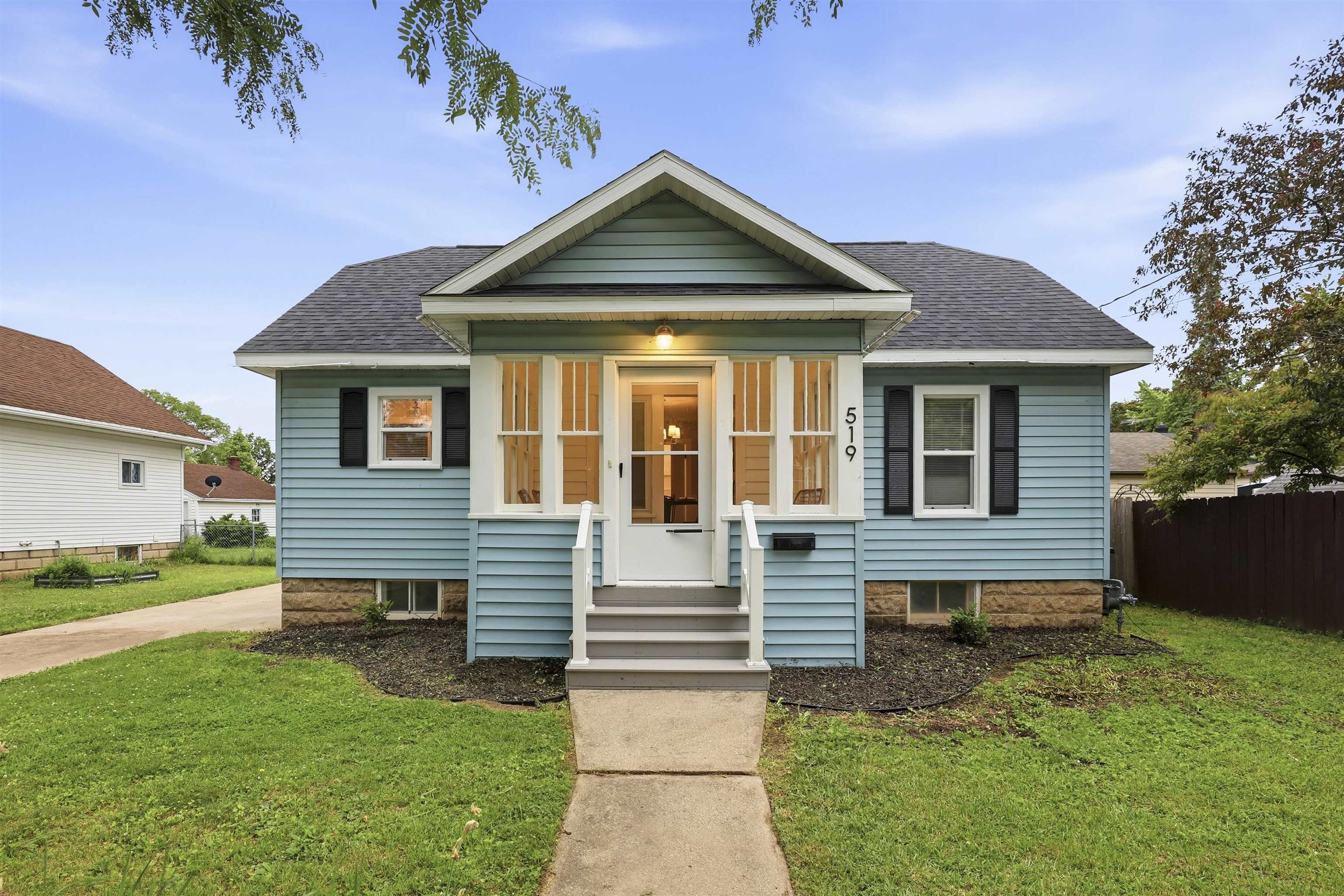 519 West Summer Street Appleton, WI 54911 - Photo 1 of 21