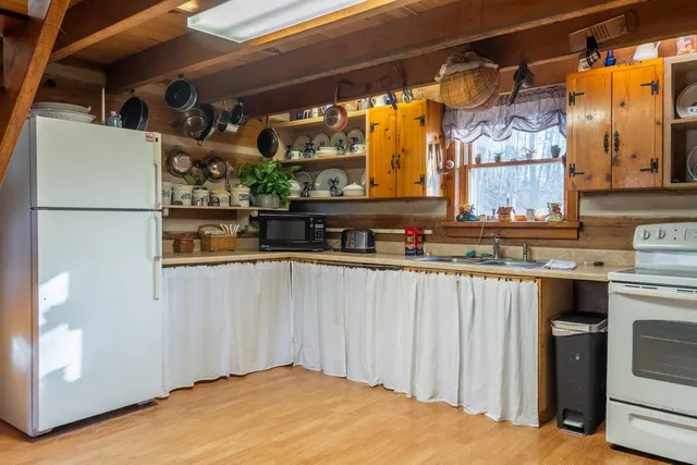 a view of utility room