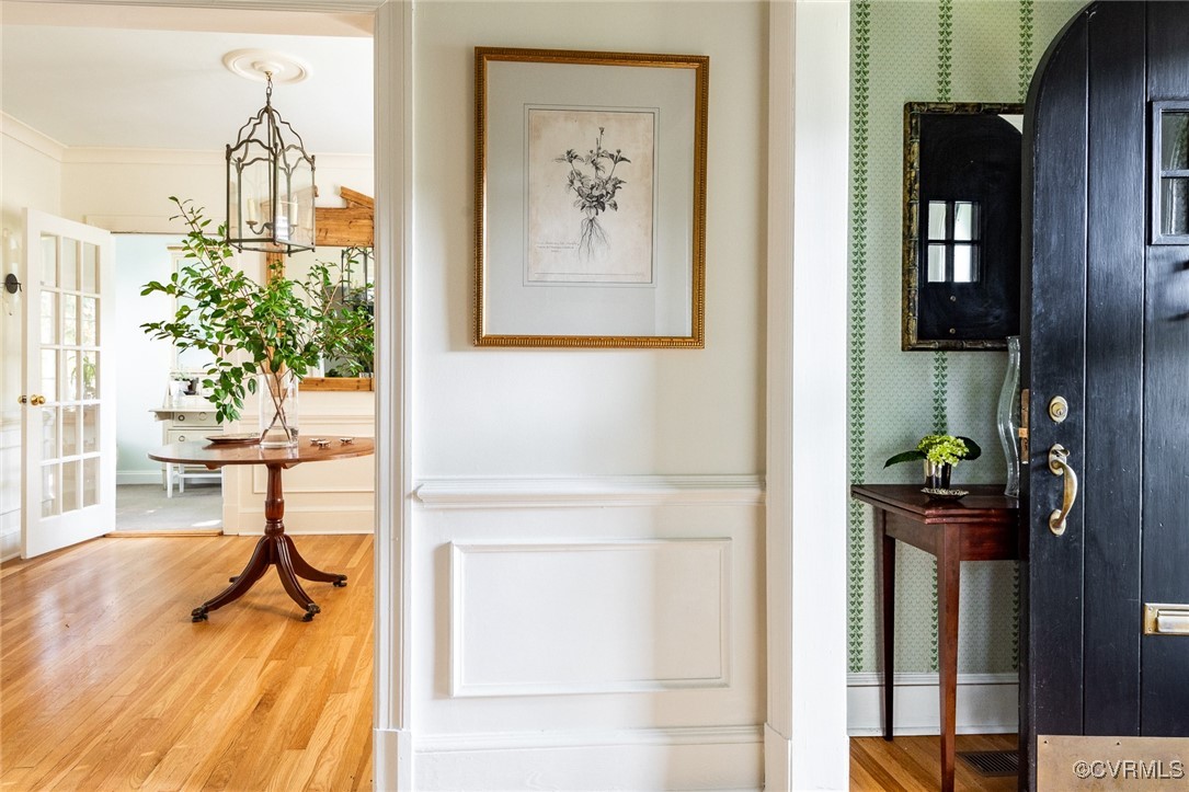 404 Seneca Road Richmond, VA 23226 - Photo 4 of 41 Lovely entryway view into breakfast room