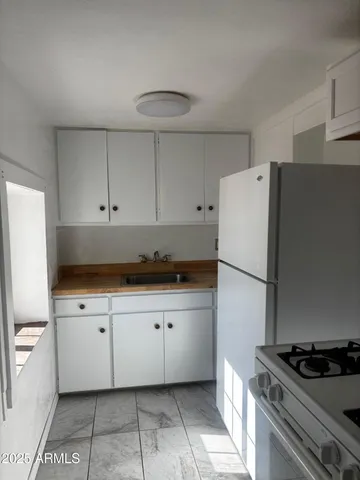 $1,100 | 823 East 17th Street, Douglas, AZ 85607