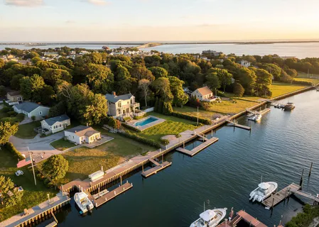 $3,495,000 | 20 Penny Lane, Hampton Bays, NY 11946