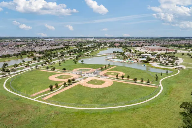 a picture of a table and chairs