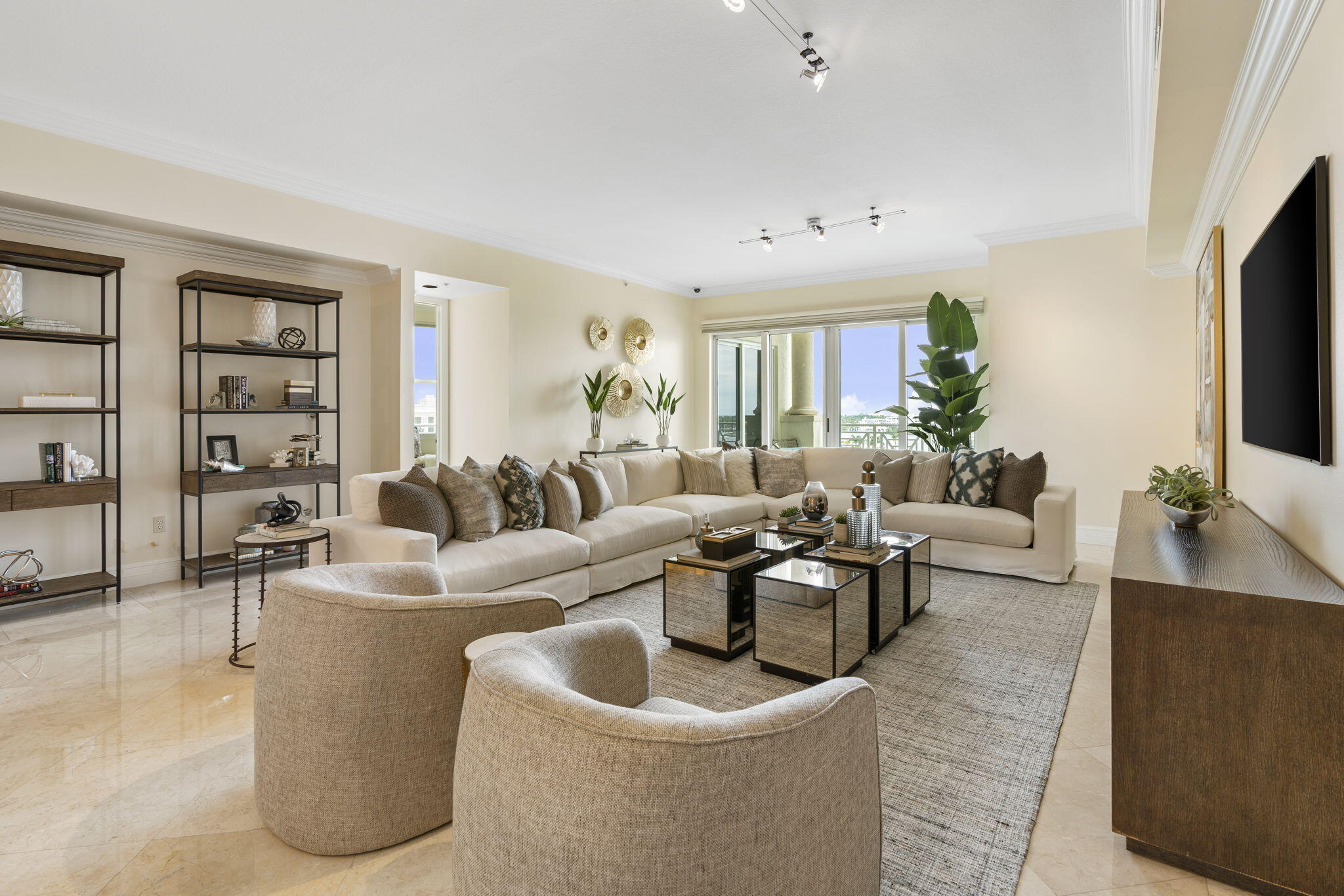 201 South Narcissus Avenue, Unit 605 West Palm Beach, FL 33401 - Photo 12 of 39 18-web-or-mls-DSC02698