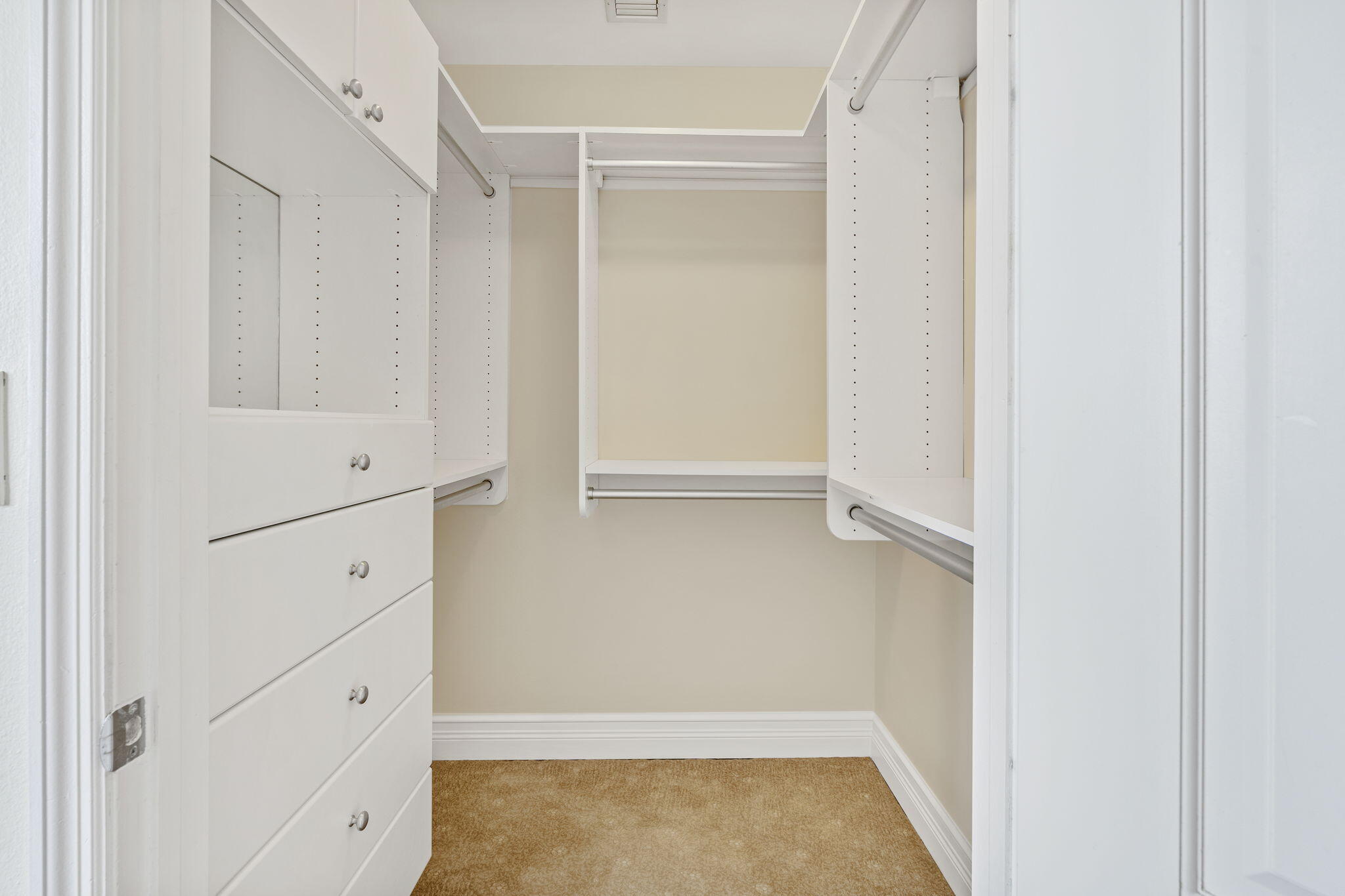 201 South Narcissus Avenue, Unit 605 West Palm Beach, FL 33401 - Photo 19 of 39 40-web-or-mls-DSC02734