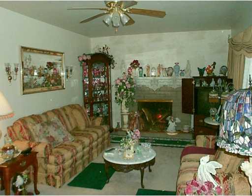 4300 Hillsville Road Pulaski, PA 16143 - Photo 2 of 8 Living Room.