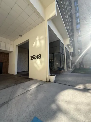 $529,000 | 152-18 Union Turnpike, Unit 212B | Kew Gardens Hills