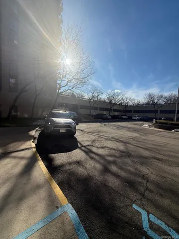 $529,000 | 152-18 Union Turnpike, Unit 212B | Kew Gardens Hills