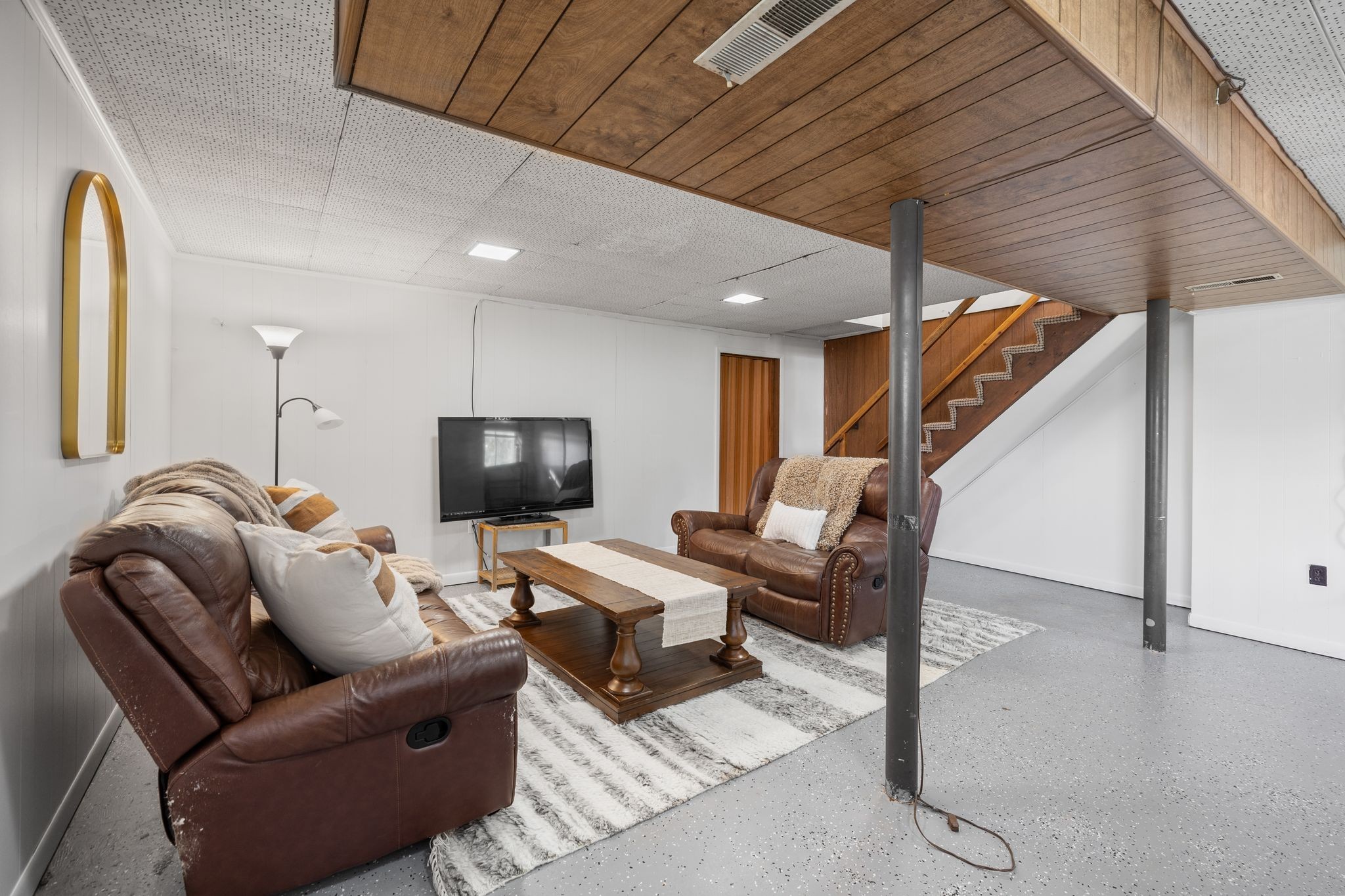 209 Apache Trail Columbia, TN 38401 - Photo 20 of 28 a living room with furniture and a flat screen tv