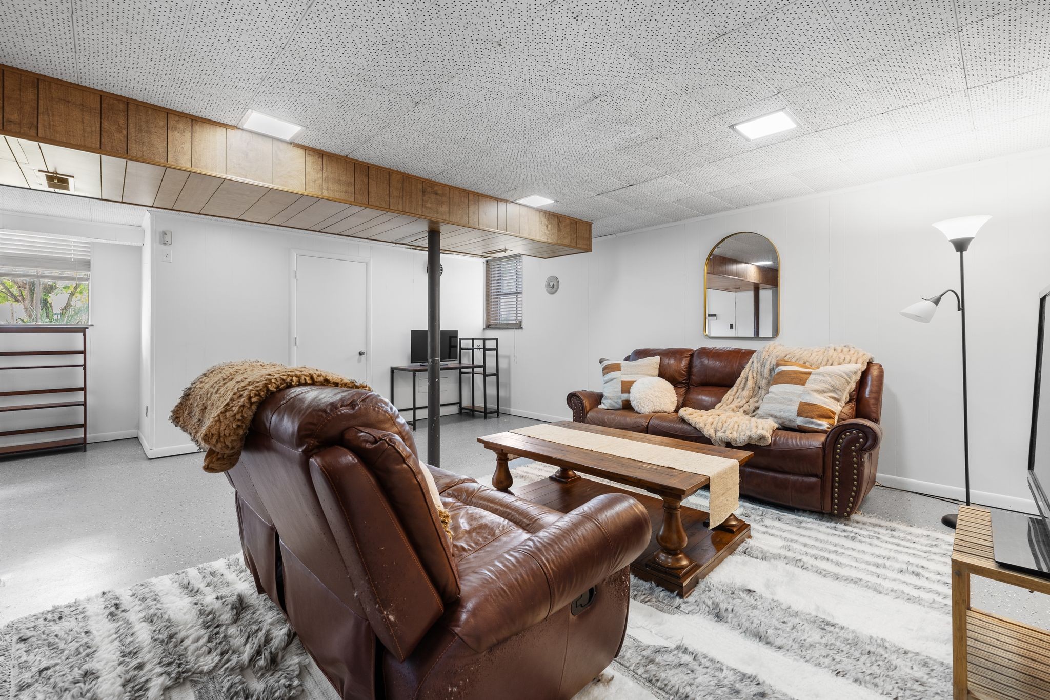209 Apache Trail Columbia, TN 38401 - Photo 21 of 28 a living room with furniture and a couch