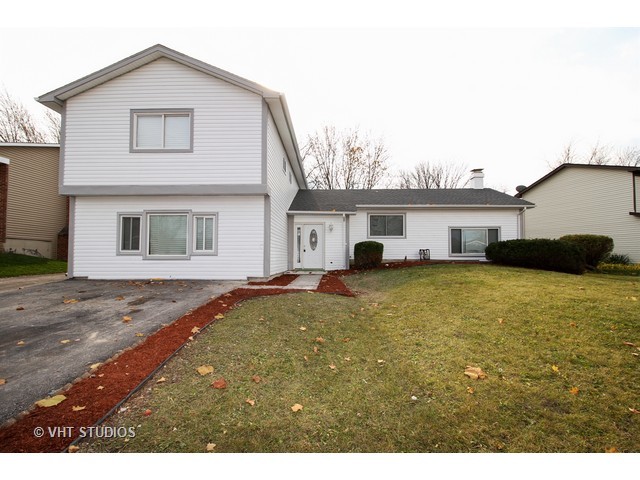 13 Timberlane Road Matteson, IL 60443 - Photo 1 of 16 a house view with a garden space