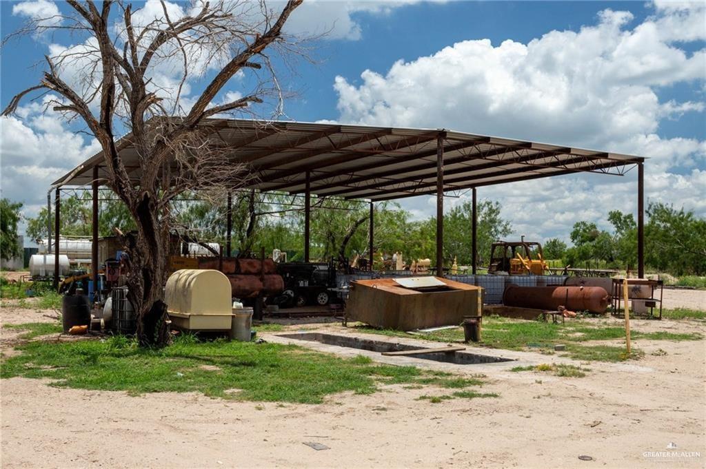 6470 North Moorefield Road Mission, TX 78573 - Photo 15 of 25 a backyard of a house with table and chairs