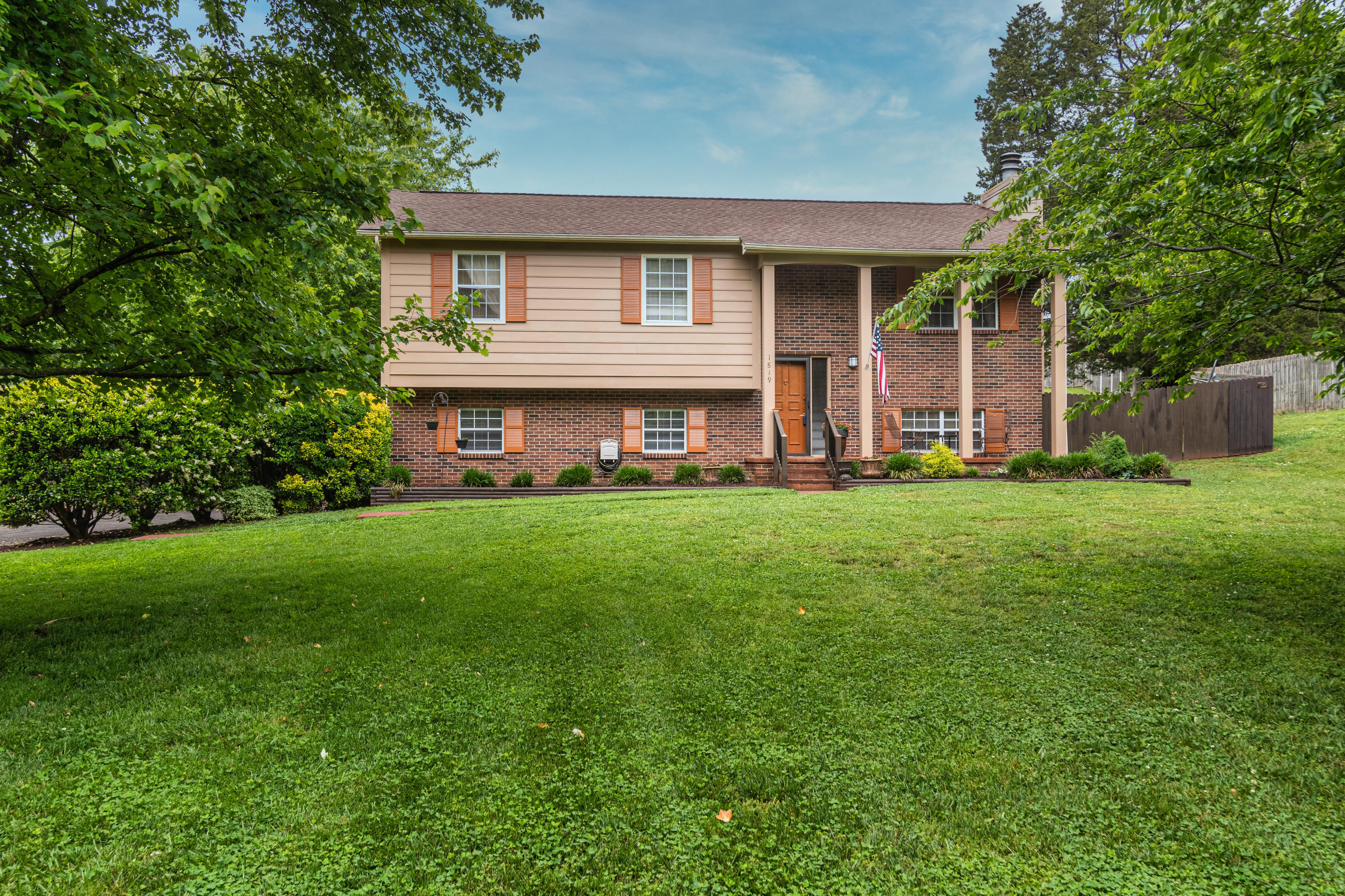 1819 Strathmore Road Knoxville, TN 37922 - Photo 1 of 23 Front