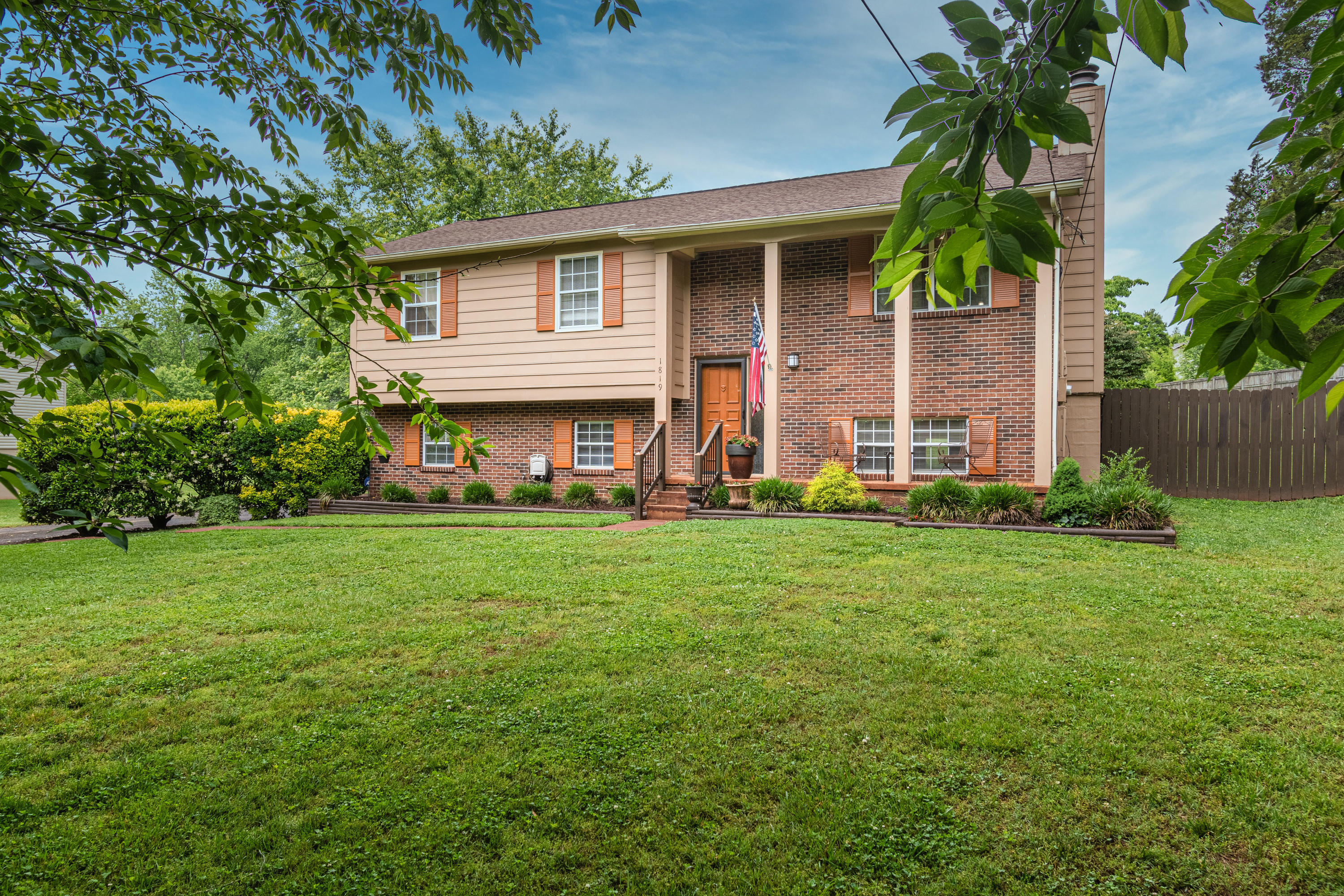 1819 Strathmore Road Knoxville, TN 37922 - Photo 2 of 23 Front