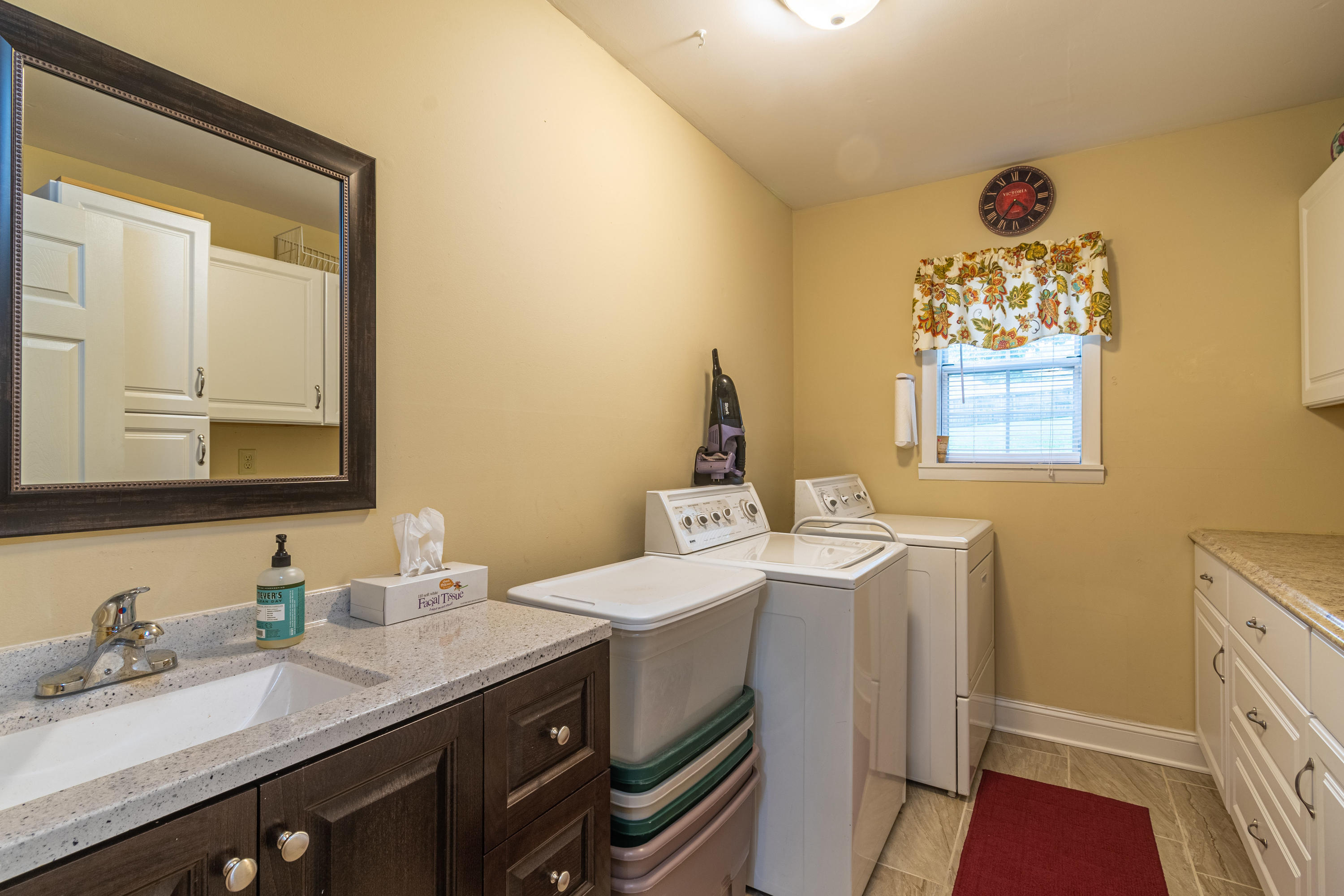 1819 Strathmore Road Knoxville, TN 37922 - Photo 16 of 23 1819 Laundry Room