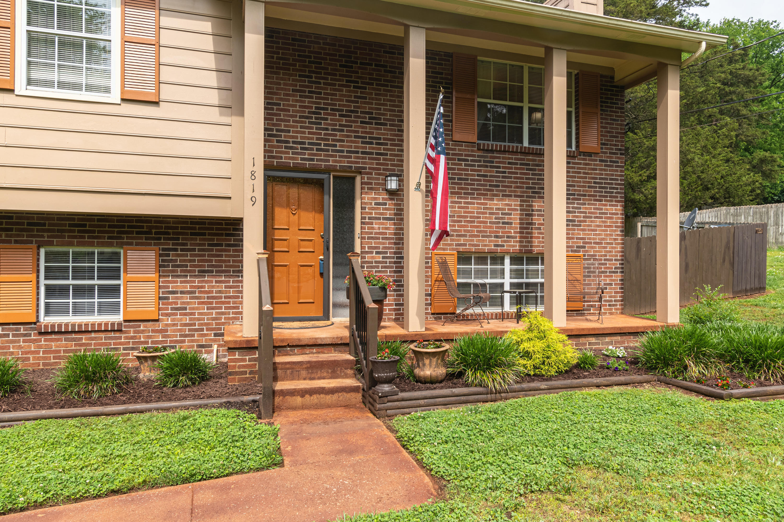 1819 Strathmore Road Knoxville, TN 37922 - Photo 3 of 23 Front