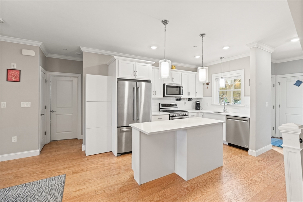 165 Cambridge Road, Unit 4 Woburn, MA 01801 - Photo 4 of 31 Gallery Image 4