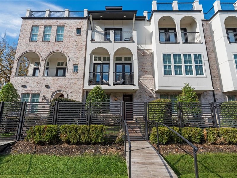 2605 Maxroy Street Houston, TX 77007 - Photo 8 of 36