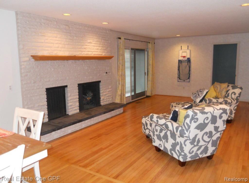 723 Canterbury Road Grosse Pointe, MI 48236 - Photo 6 of 30 6 DSCN1652.jpg