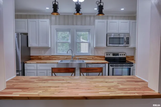 $289,000 | 6873 Old Highway 13, Carbondale, IL 62901