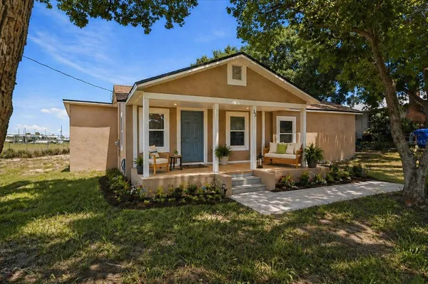 $209,000 | 13 East 8th Street, Frostproof, FL 33843